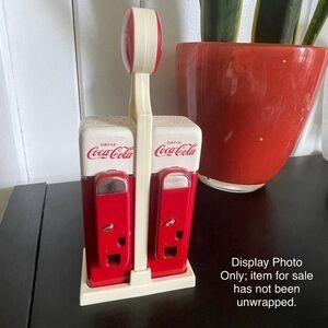 LAST CHANCE Coca Cola Machine Salt Pepper Shakers Original Box VTG Collectible